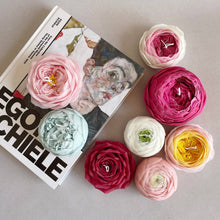 Load image into Gallery viewer, Bachelorette Party Decoration, Wedding Gift, Handcrafted Rose Candle, Floral Scented Candle, Baby Shower Decor, Engagement party, Reception