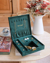 Load image into Gallery viewer, Anne velvet jewelry box: Black