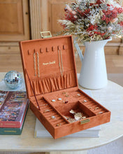 Load image into Gallery viewer, Anne velvet jewelry box: Red