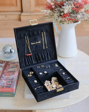 Load image into Gallery viewer, Anne velvet jewelry box: Beige
