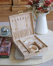 Load image into Gallery viewer, Anne velvet jewelry box: Beige
